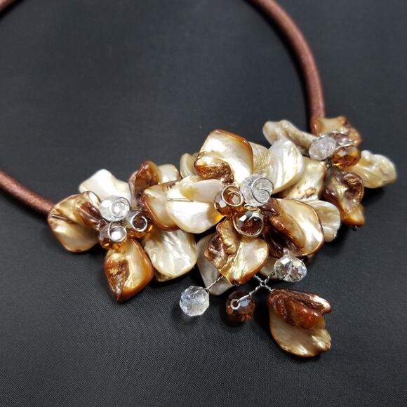 Dyed Mother of Pearl Floral Shell Necklace, 18 Inches - Picture 4 of 9